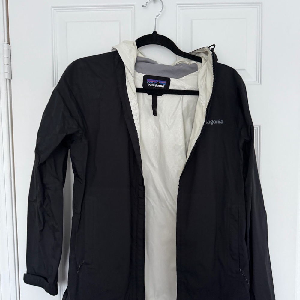 Patagonia Black Women's Windbreaker & Rain Jacket